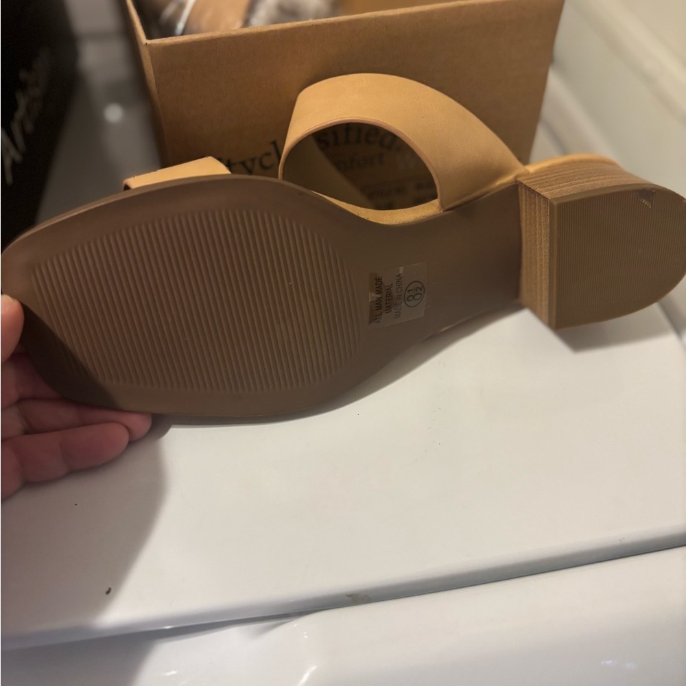 Women's Tan Sandals - Picture 2 of 3